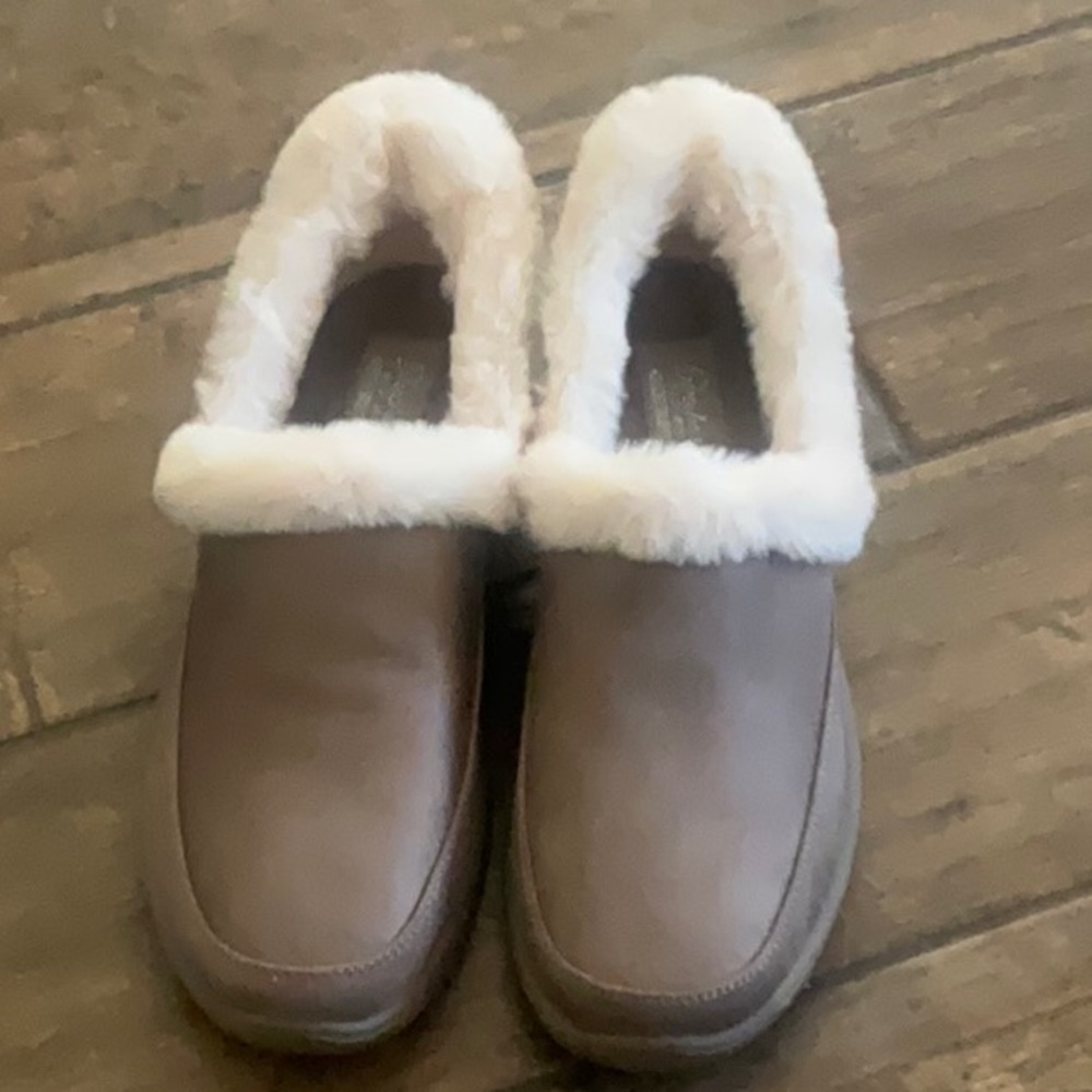 NWOT Women’s Skechers Slip-ins: Cozy Escape - Taupe